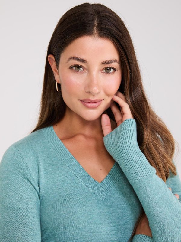 V-Neck Long Sleeve Sweater With Ribbed Details - Image 12