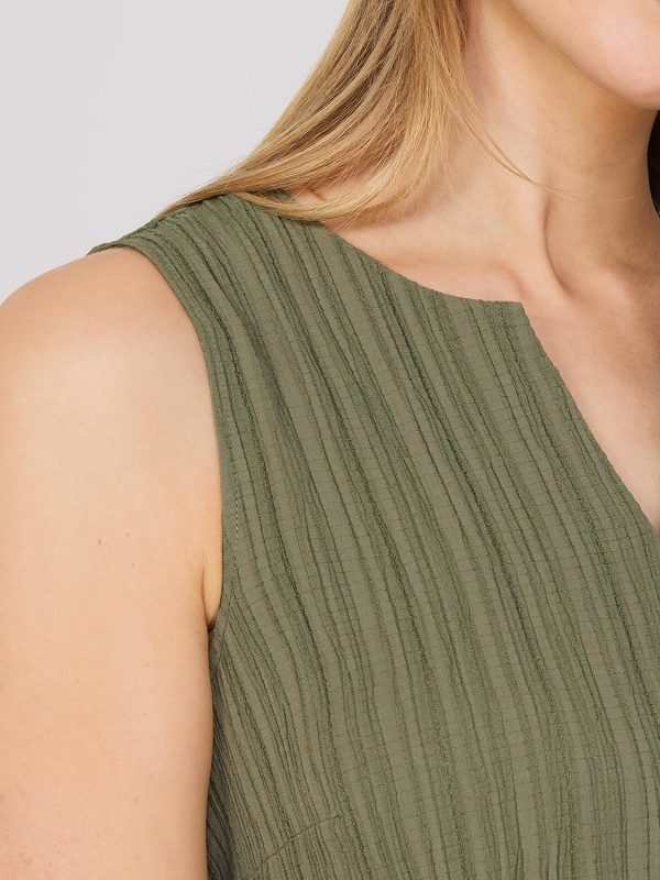 Sleeveless Textured Split Neck Top - Image 11