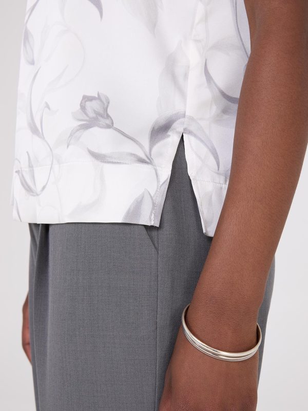 Sleeveless Floral Print Satin Top With Button Details - Image 4