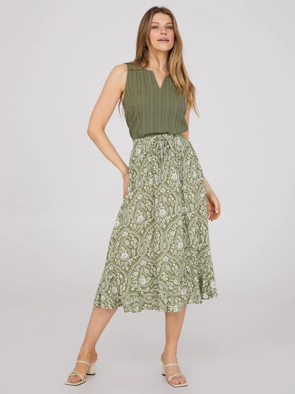 Sleeveless Textured Split Neck Top - Image 10