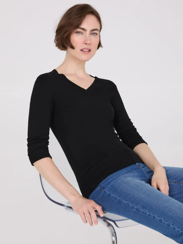 V-Neck Long Sleeve Sweater With Ribbed Details - Image 4