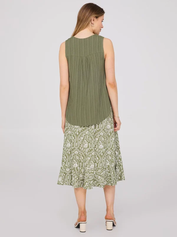 Sleeveless Textured Split Neck Top - Image 12
