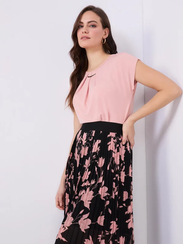 Pleated Short Sleeve Top With Metal Bar Detail - Image 9