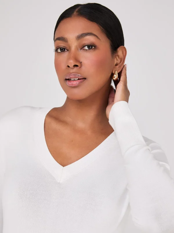 V-Neck Long Sleeve Sweater With Ribbed Details - Image 9